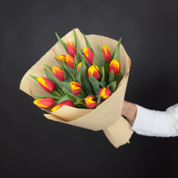 Bouquet of 15 yellow and red tulips