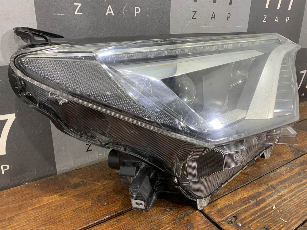 Фара правая LED Toyota RAV4 IV (XA40) 15-19 Б/У Оригинал 8114542680