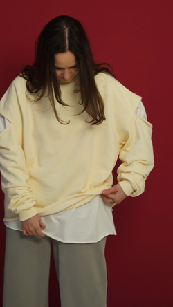 Свитшот с рваными рукавами