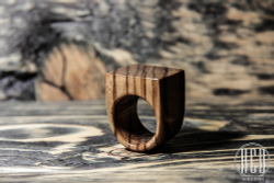 Деревянное кольцо "Кубик" (Зебрано)