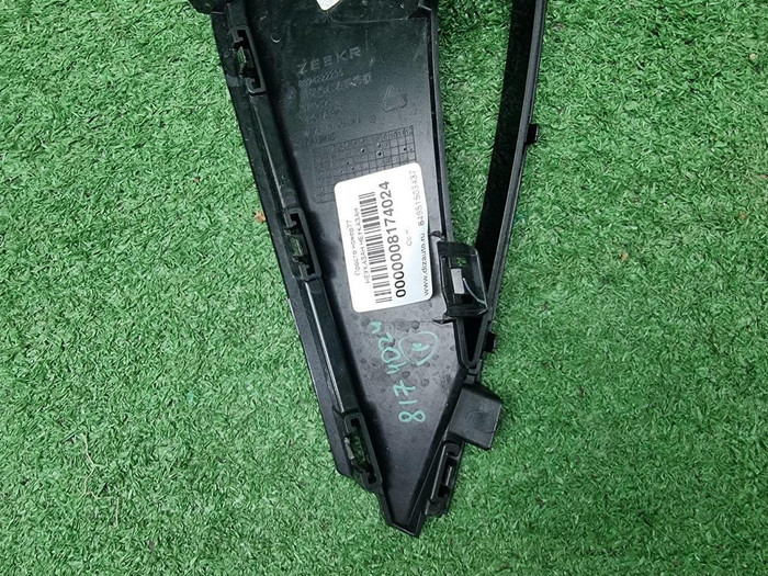 Накладка переднего бампера правая Zeekr 001 23-нв