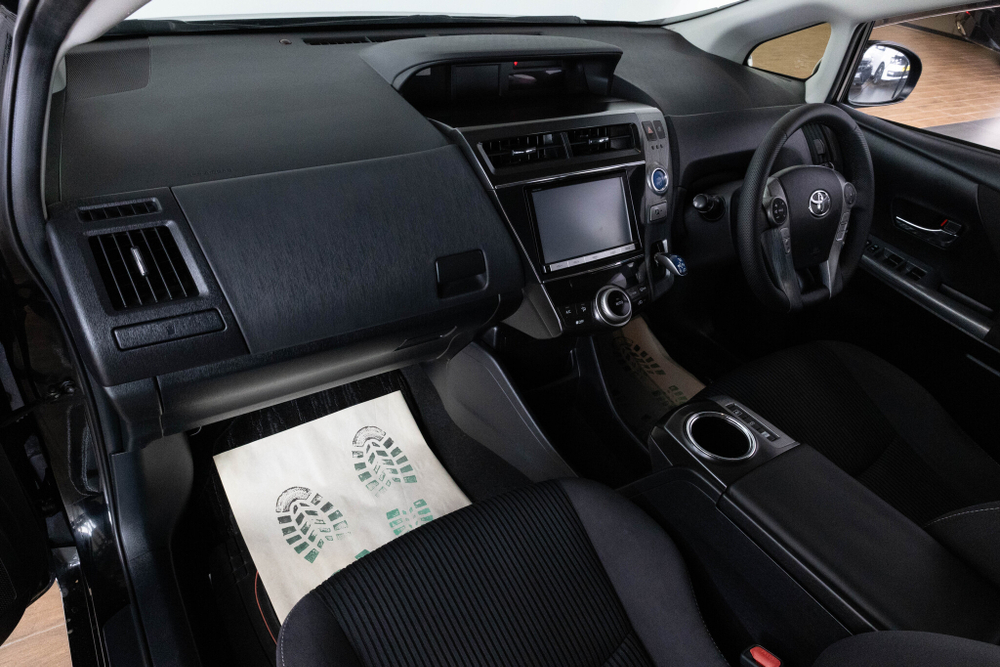 Toyota Prius Alpha, 2016 год