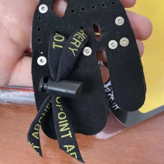 Напальчник TR138 для стрельбы из классического лука размер M