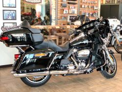 Ultra Limited, Harley-Davidson (FLHTK), 2021 vivid black