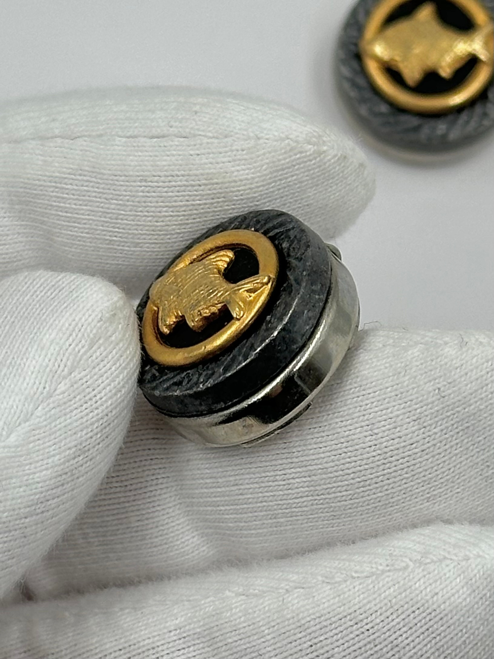 Накладка на пуговицу с рыбой