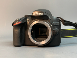 Nikon D3200 kit 18-55mm 3.5-5.6G VR 4.264 кадров