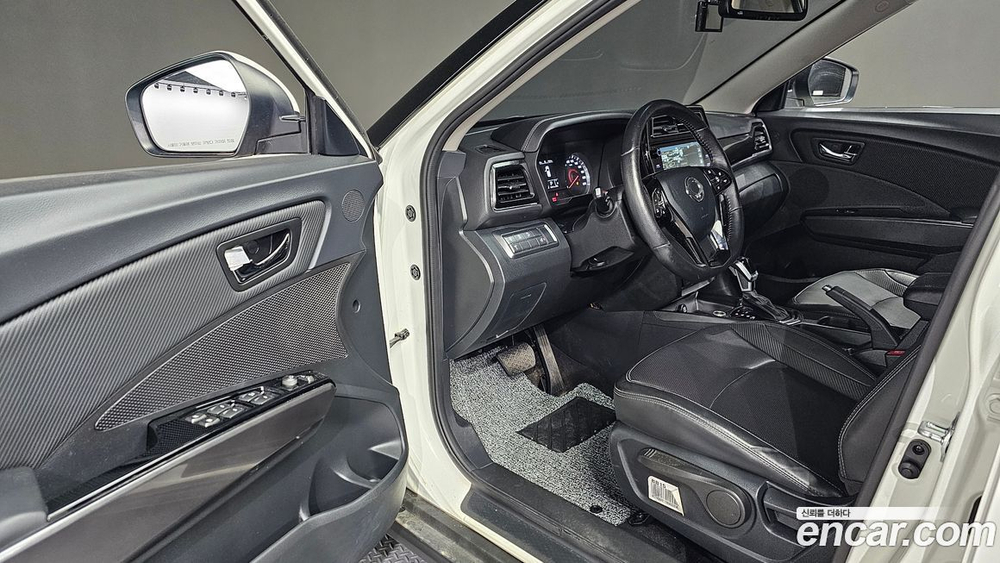 KG Mobility (Ssangyong) Very New Tivoli Дизель 1.6 2WD (11.2019)