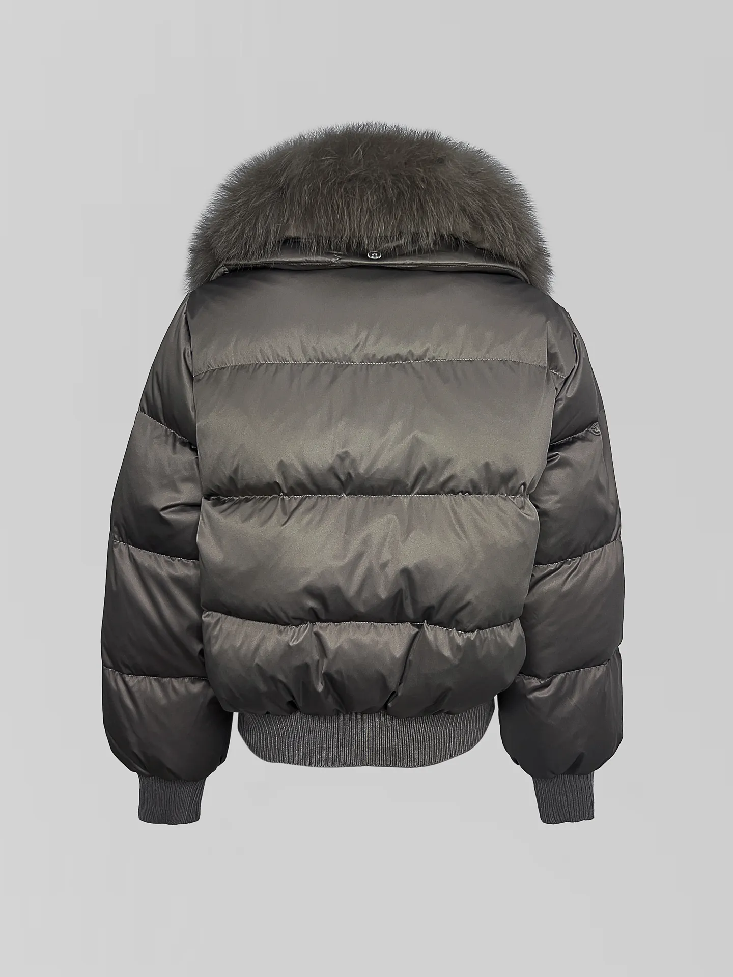 Куртка однотонная на резинке снизу и манжетами, со съемным меховым воротником