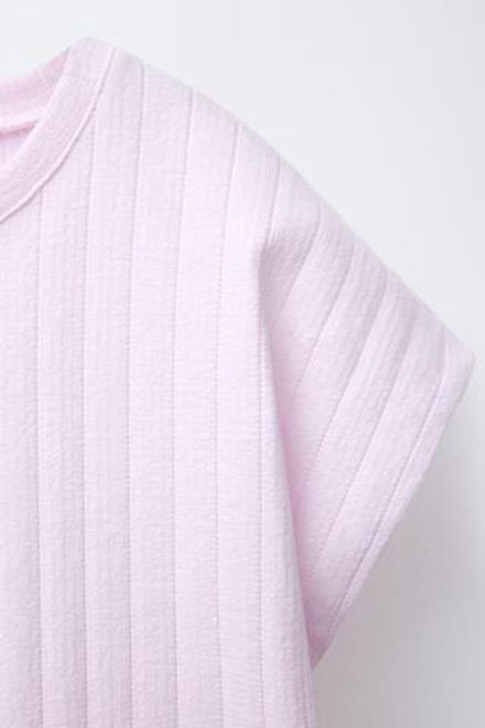 ZARA ЖАККАРДОВАЯ ФУТБОЛКА СО ШВЕЙЦАРСКОЙ ВЫШИВКОЙ, РОЗОВЫЙ/ЛИЛОВЫЙ