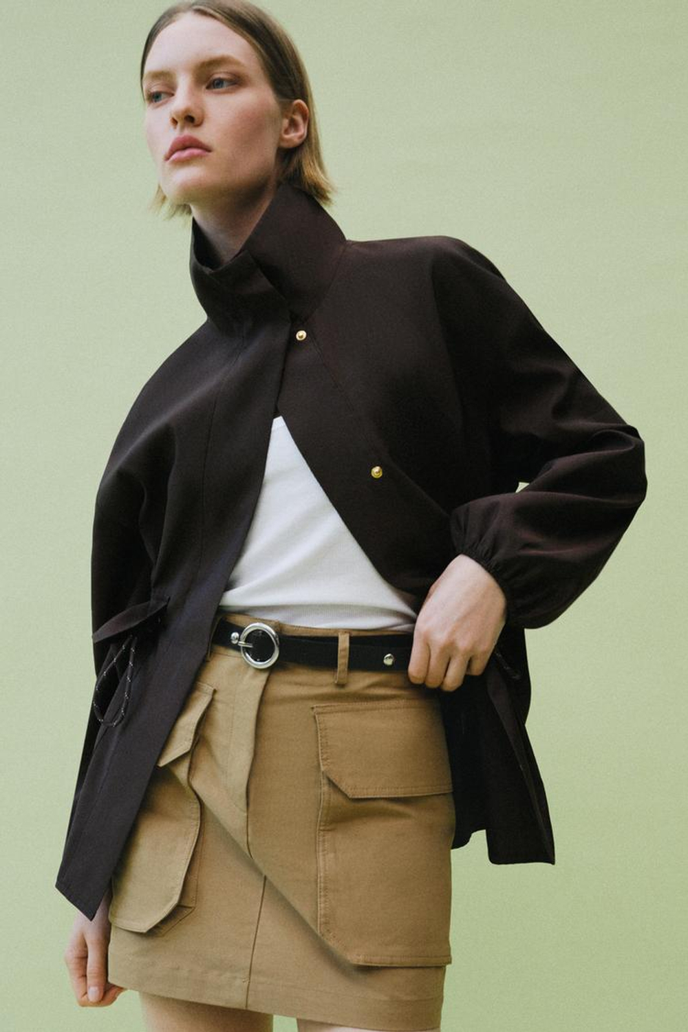 ZARA КУРТКА С ВОРОТНИКОМ-СТОЙКОЙ И РЕГУЛИРУЕМОЙ ТАЛИЕЙ, КОРИЧНЕВЫЙ