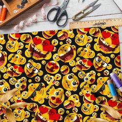 Ткань блэкаут безумные смайлики на чёрном фоне