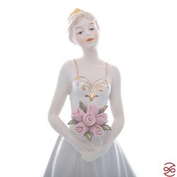 Статуэтка Royal Classics Девушка с букетом 33 см