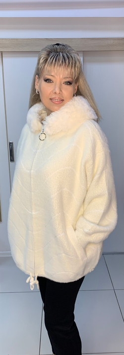 Белый жакет-куртка из альпака с капюшоном