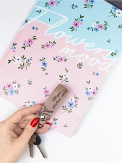 Брелок "Твори-мечтай-люби" бежевый