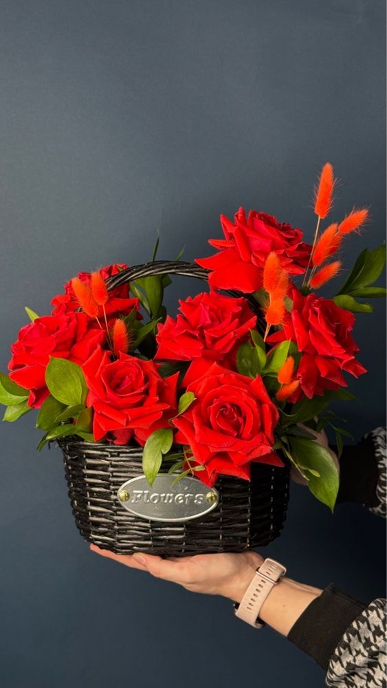 Композиция из алой Розы