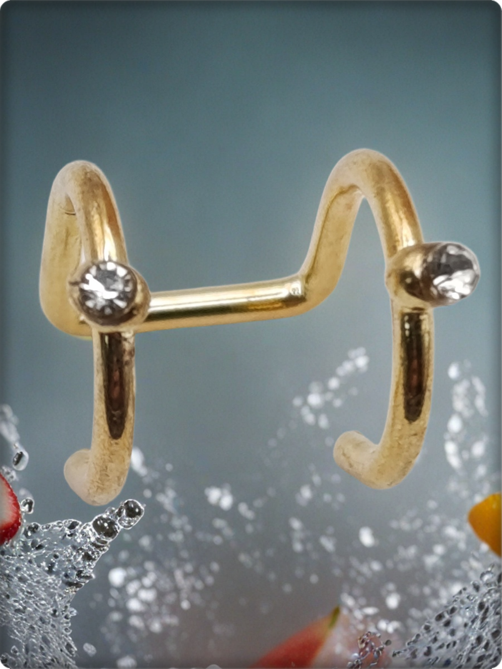 Клипса без прокола ушей "Двойная с кристаллом" золотистая.