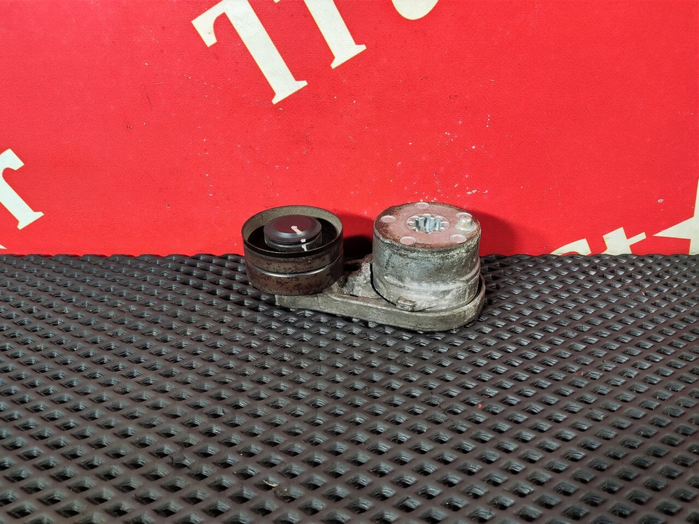 Ролик натяжитель приводного ремня