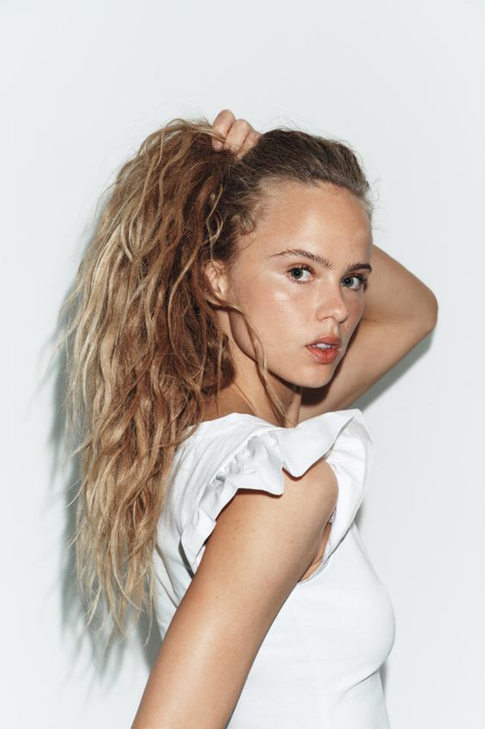 ZARA ФУТБОЛКА С КОРОТКИМИ РУКАВАМИ И ВОЛАНАМИ, БЕЛЫЙ