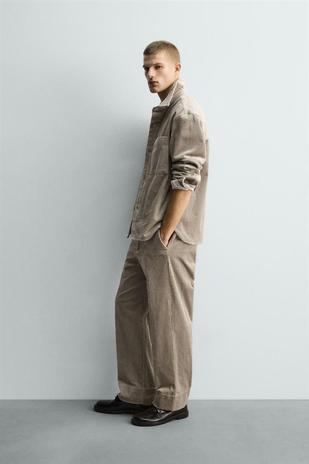 ZARA ВЕЛЬВЕТОВАЯ КУРТКА-РУБАШКА СВОБОДНОГО КРОЯ, БЕЖЕВЫЙ