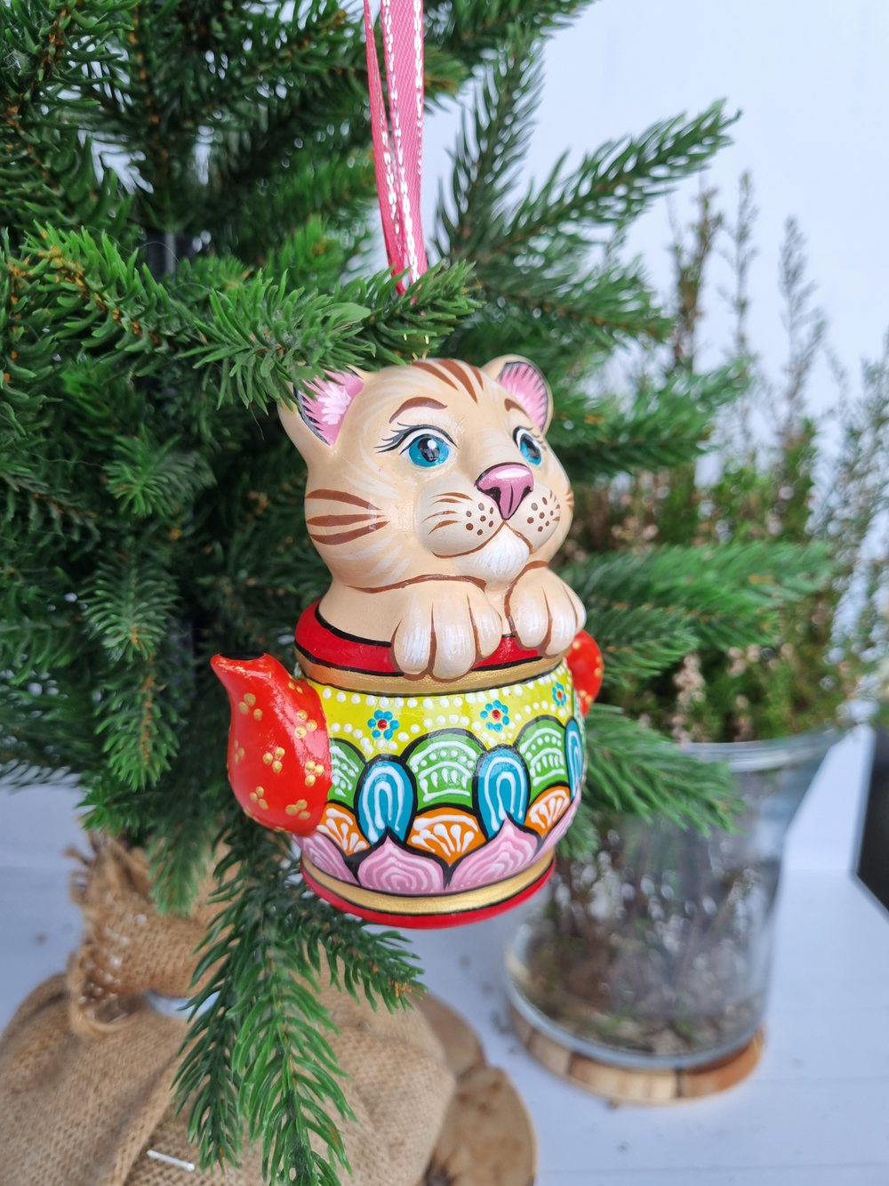 Котик в чайнике ёлочная игрушка из фарфора