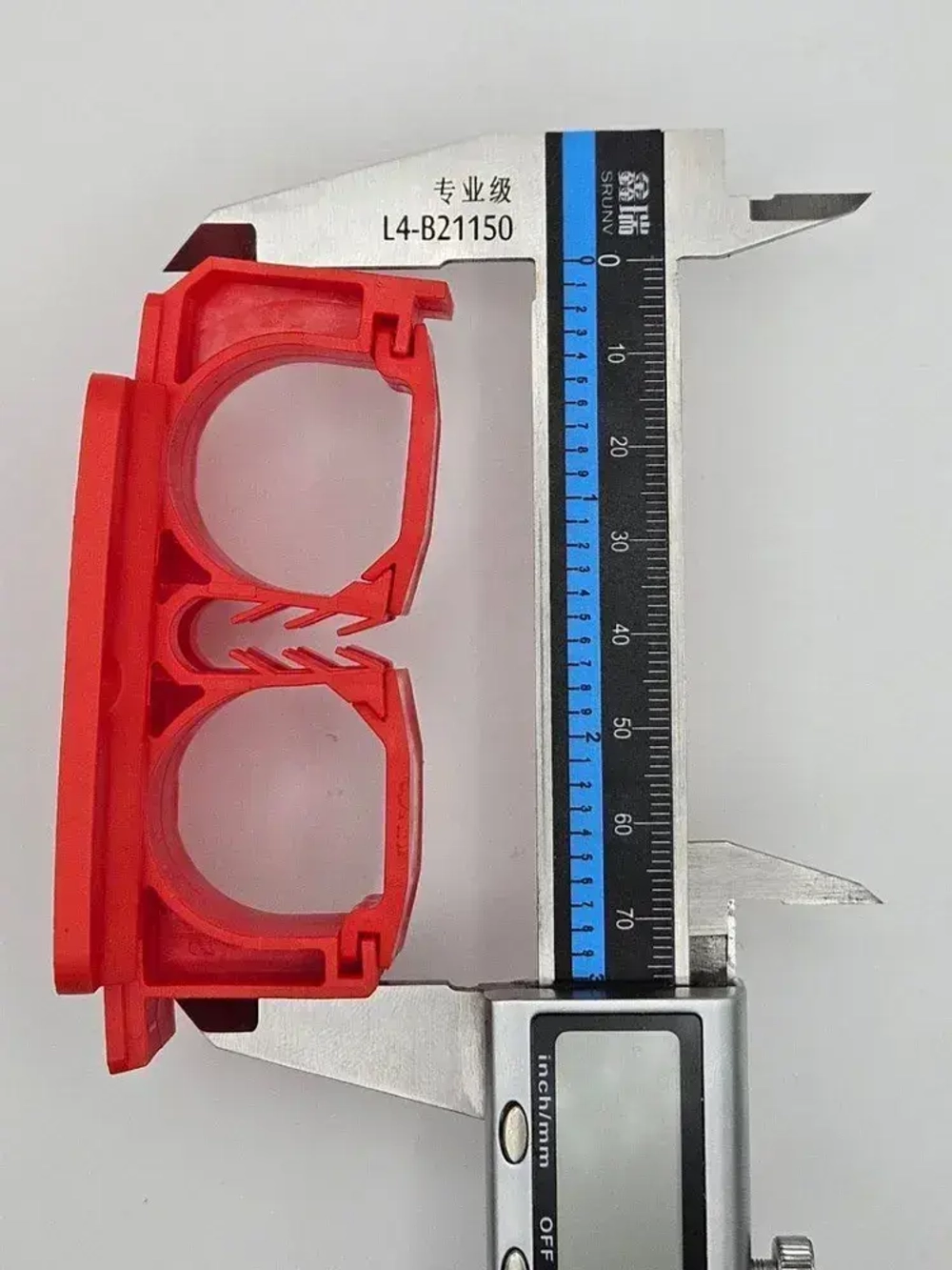 Крепеж для напольного плинтуса Smartprofile Aqua 37