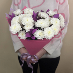 С16056 БУКЕТ ИЗ КУСТОВЫХ ХРИЗАНТЕМ С ЗЕЛЕНЬЮ
