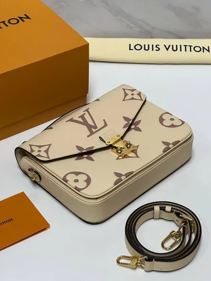 Сумка LOUIS VUITTON Pochette Métis с крупным тисненым узором