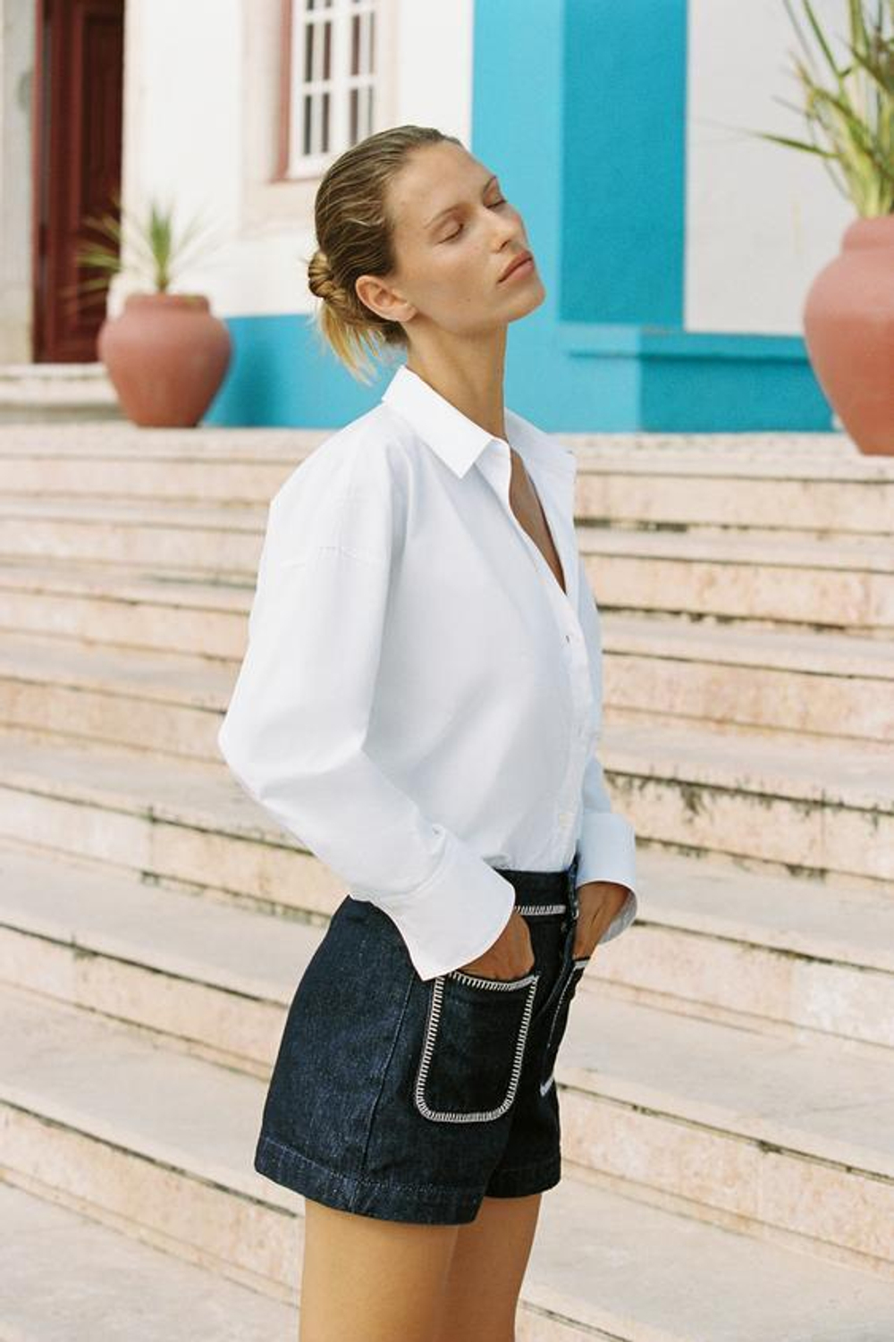 ZARA ДЖИНСОВЫЕ ШОРТЫ Z1975 С ВЫСОКОЙ ПОСАДКОЙ И ДЕКОРАТИВНОЙ СТРОЧКОЙ, СИНИЙ