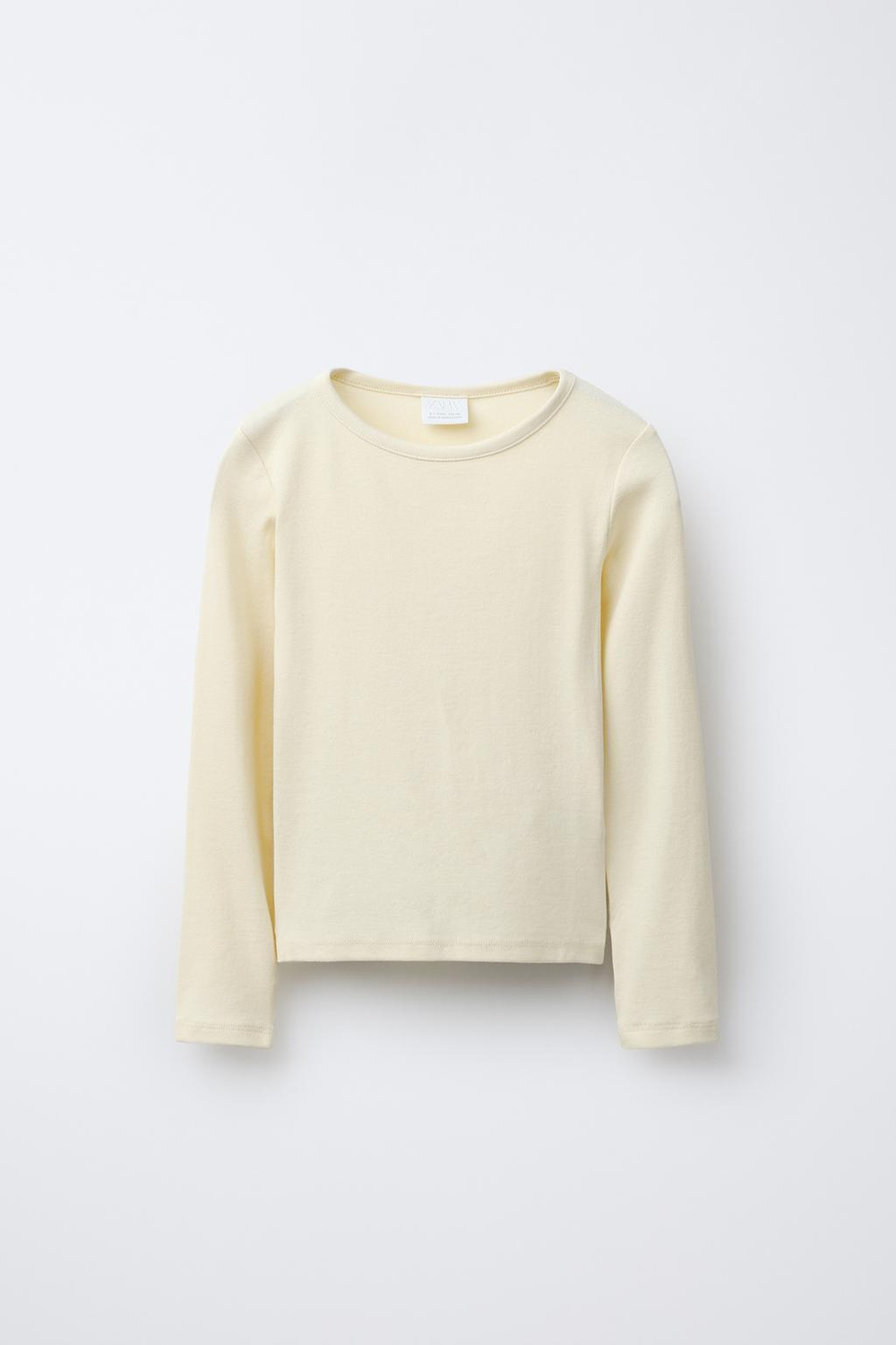 ZARA ОДНОТОННАЯ ФУТБОЛКА С МОДАЛОМ, ЦВЕТ СЛИВОЧНОГО МАСЛА