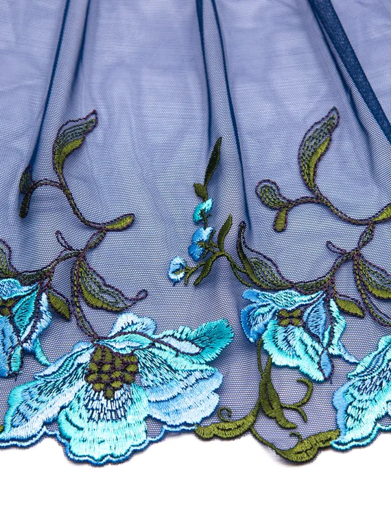 05-104 Вышивка на эл. сетке 20 см, т.синий/голубой (правая)