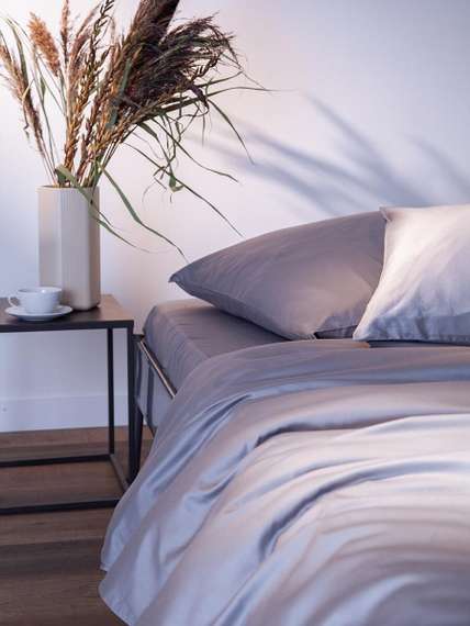 Простыня из премиального сатина светло-серого цвета из коллекции essential, 180х270 см