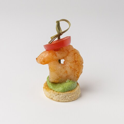 Канапе с креветкой СвитЧили, муссом из авокадо и томатами черри 16 шт