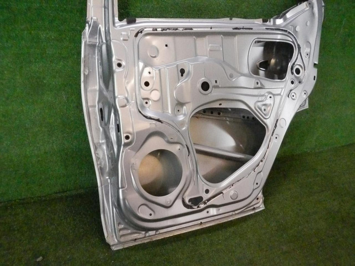 Дверь задняя правая Toyota Fortuner 2 (2015-н.в.)