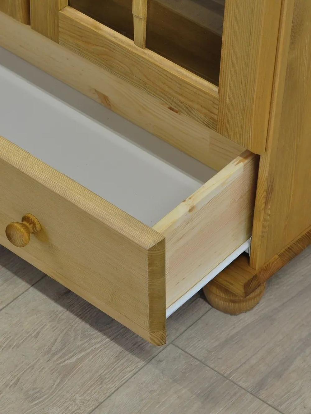 Шкаф витрина Бритта однодверная стеклянная, бейц