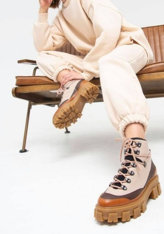 Женская обувь