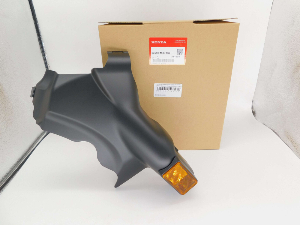 пластик передний правый Honda VT750 Shadow Aero 63550-MEG-A60