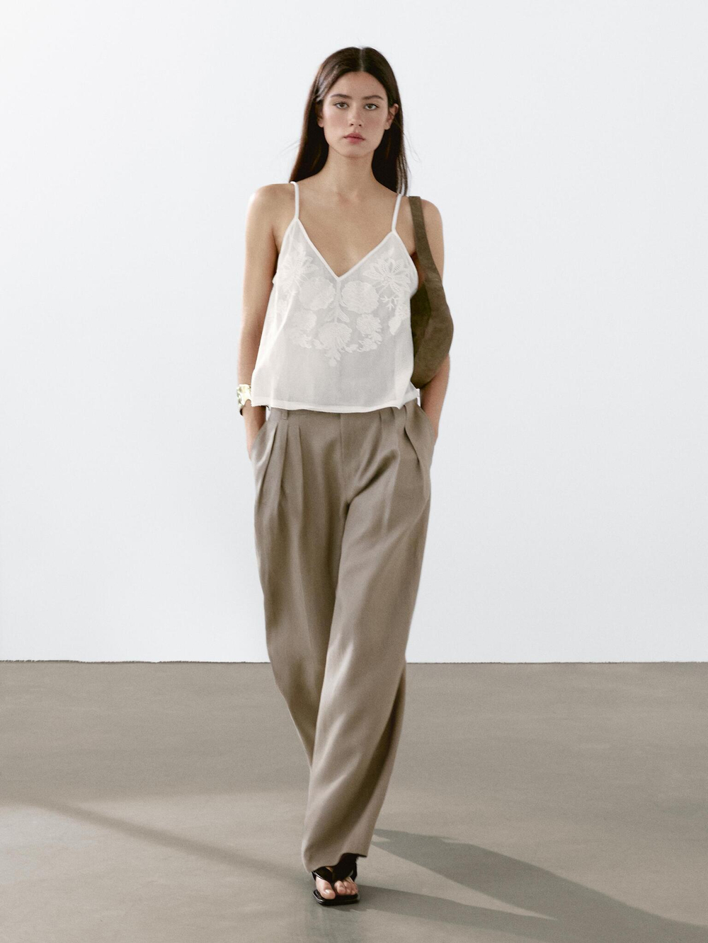 Massimo Dutti Брюки из 100% льна с тремя защипами, дымчатый