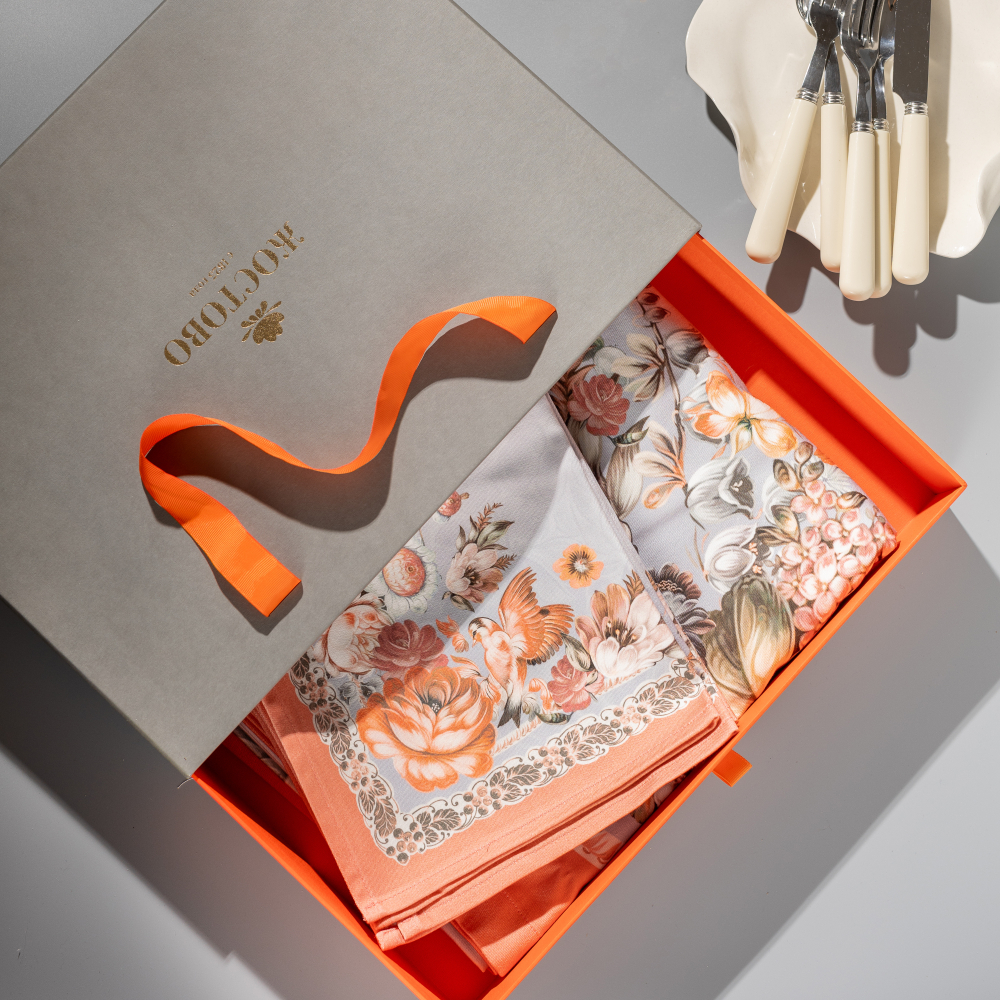 Набор скатерть 130х180 см с салфетками в подарочной упаковке