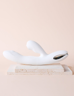 Белый вибратор-кролик Eria с вакуумной стимуляцией, функцией tapping и нагревом - 21,5 см. (Цвет: белый)