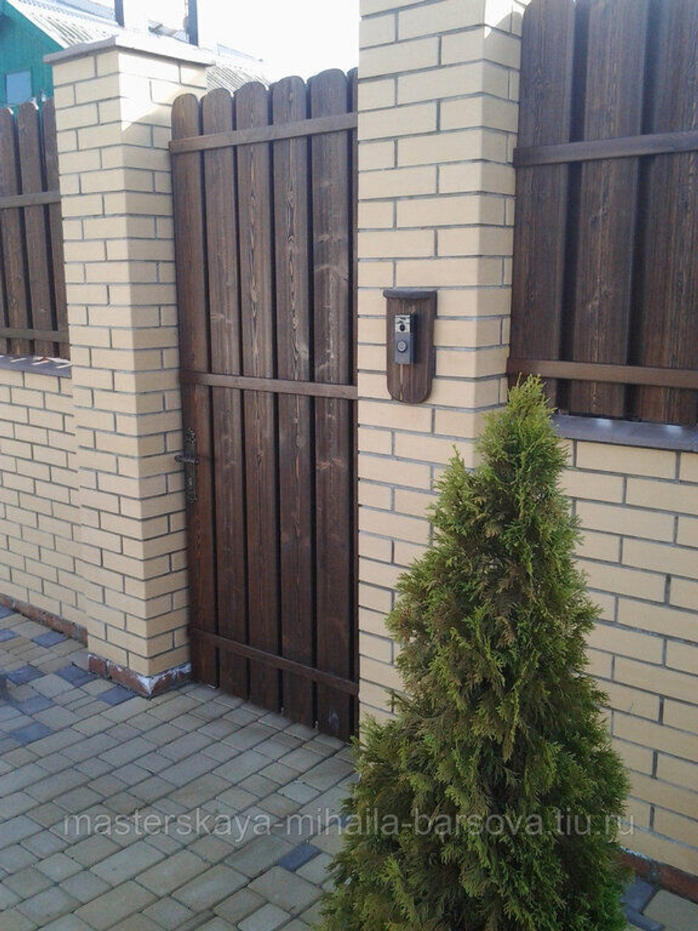 Забор из брашированной доски