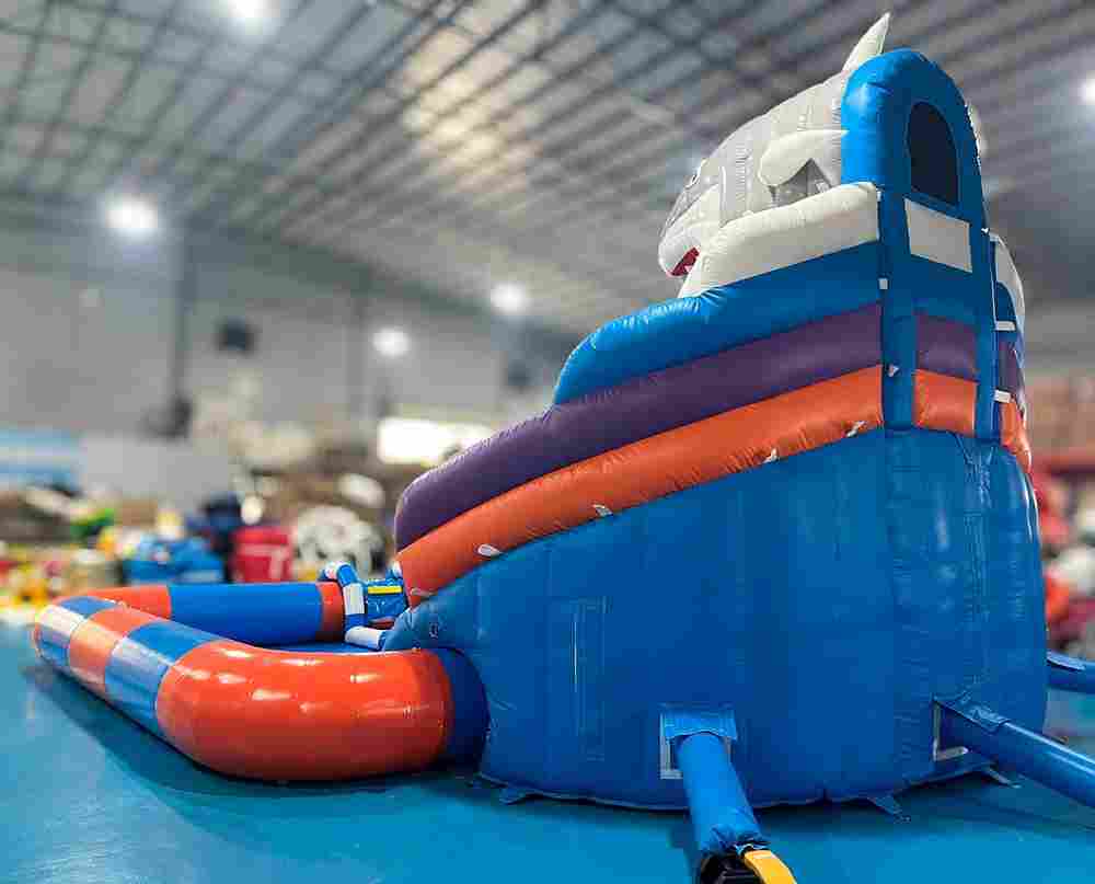 Надувной наземный аквапарк «Акула», 8*7*4,5 м