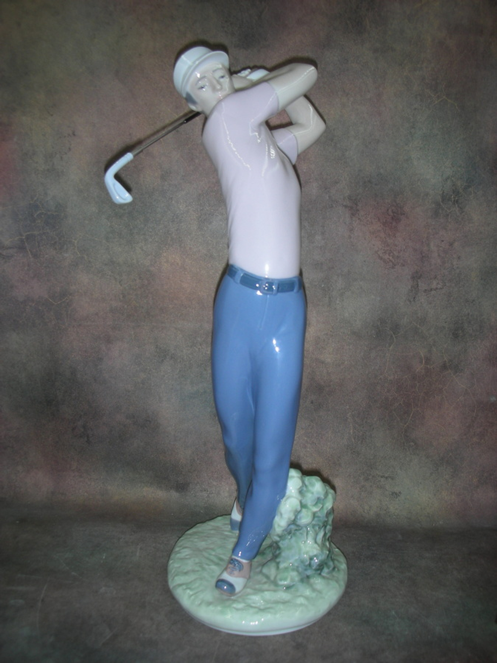 Статуэтка. Фарфор. Чемпион по гольфу. Lladro. Испания