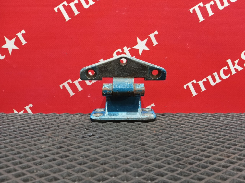 Петля двери