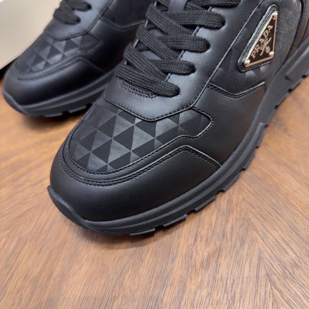 Кроссовки Prada