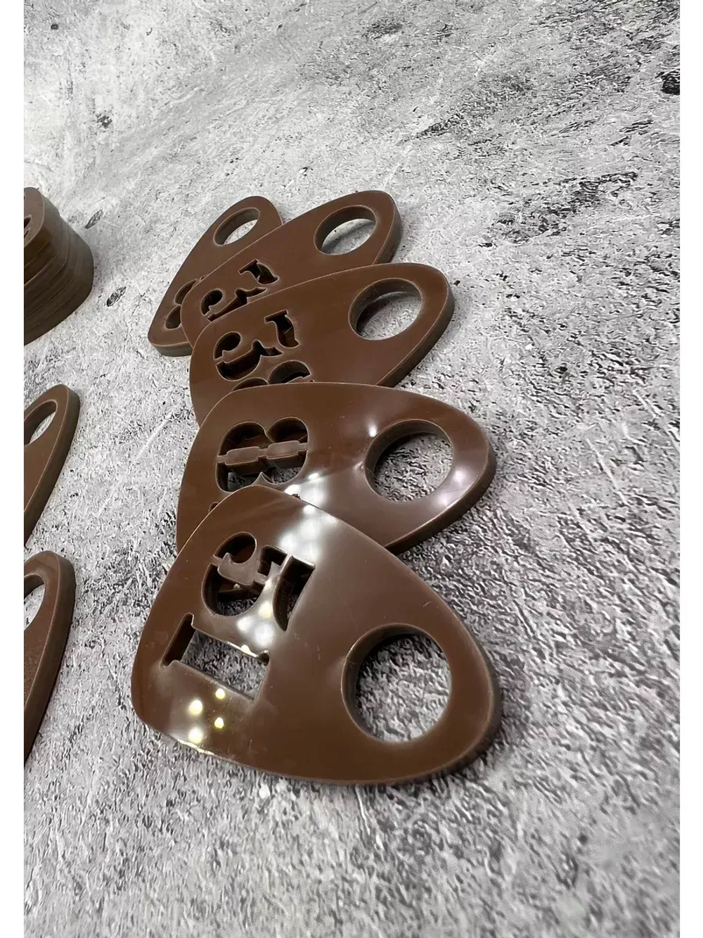 Номерки для гардероба прорезные