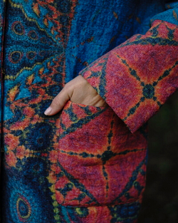 Пальто "Галактика", принт - декоративная фрактальная композиция