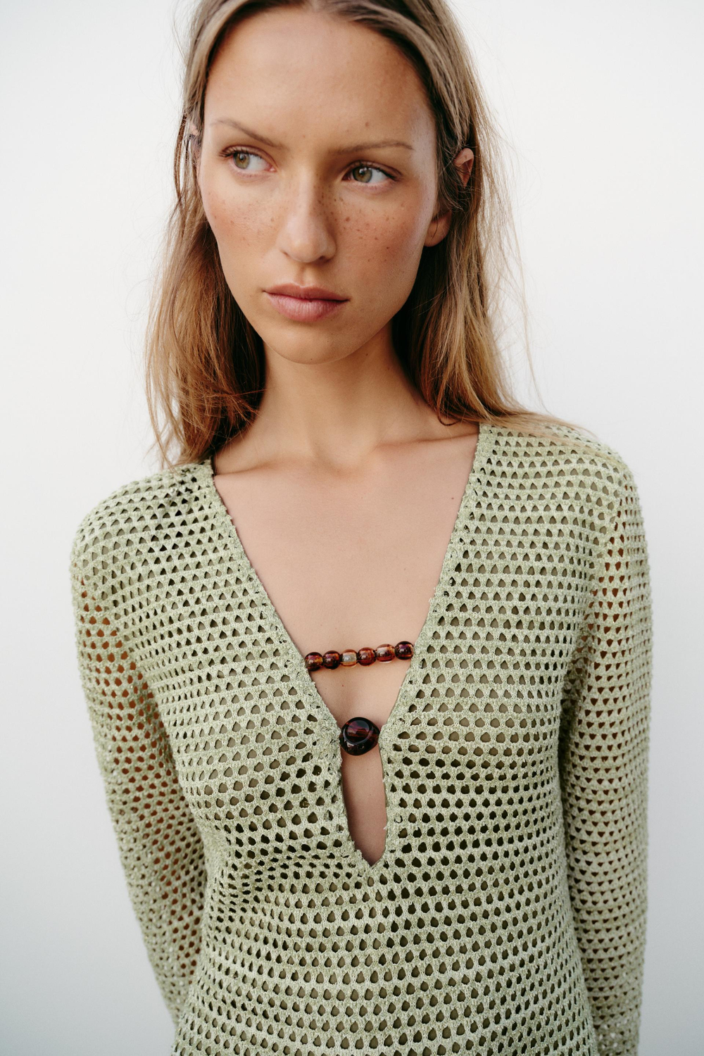 ZARA МИНИ-ПЛАТЬЕ ИЗ КРУЖЕВА КРОШЕ С ФУРНИТУРОЙ, СВЕТЛЫЙ ХАКИ