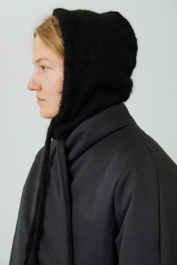 Зимняя куртка на запах из черной бархатистой мембраны