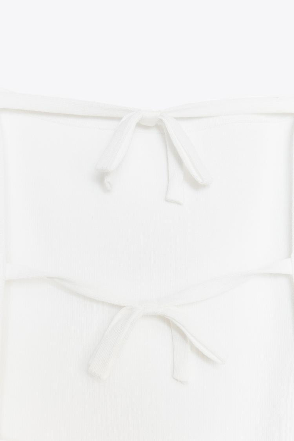 ZARA ТРИКОТАЖНЫЙ ТОП С ВЫРЕЗОМ И БАНТАМИ, БЕЛЫЙ