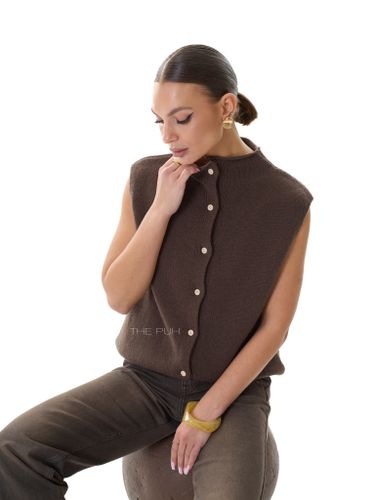 Шоколадный шерстяной жилет на пуговицах
